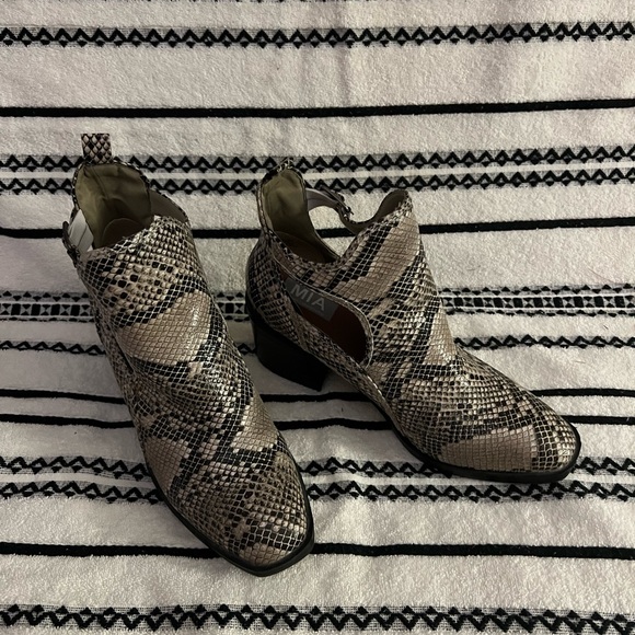 Snake Print Eden Bootie - Picture 2 of 7